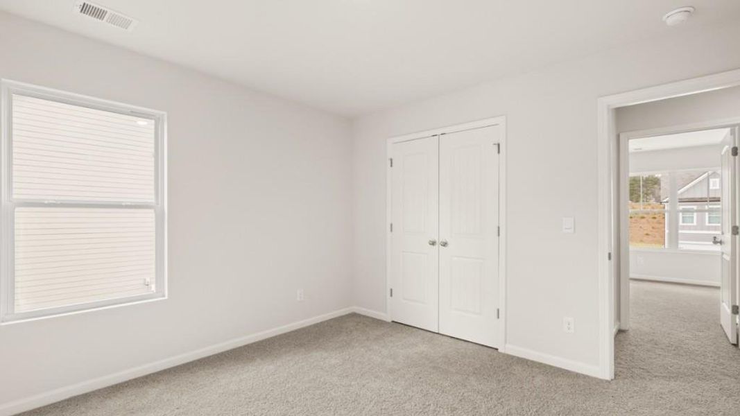 Spacious, unfurnished interior of a new home in Thompson Ridge, Dallas (Image 28).