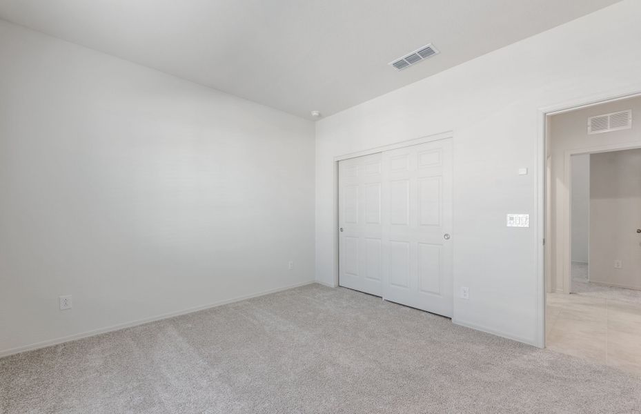 Spacious, unfurnished interior of a new home in Copper Falls, Buckeye (Image 14).