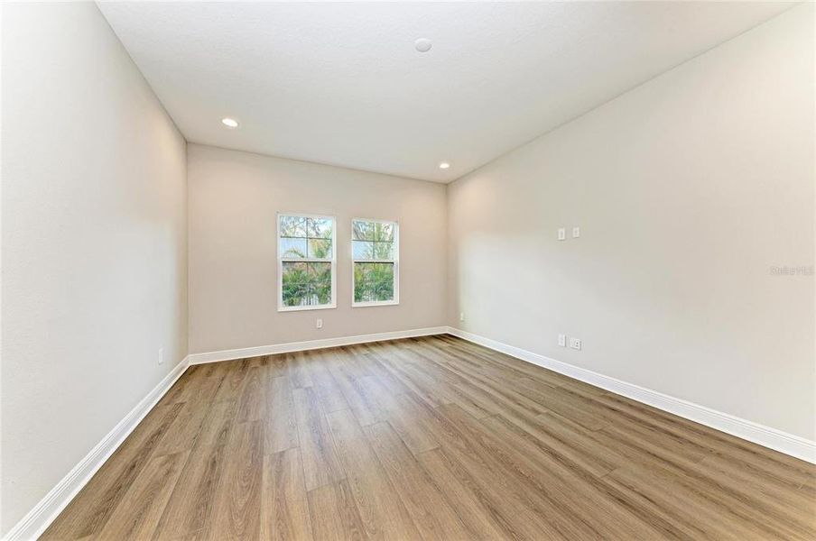 Spacious, unfurnished interior of a new home in Crestwood Estates, Valrico (Image 40).