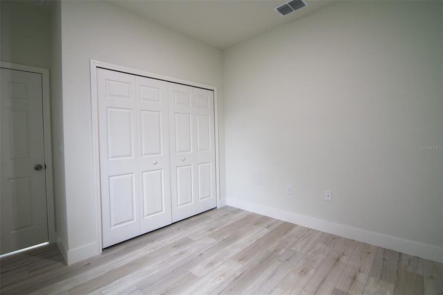 Spacious, unfurnished interior of a new home in , Ocala (Image 9).