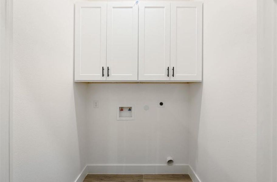 Spacious, unfurnished interior of a new home in , Galveston (Image 27).