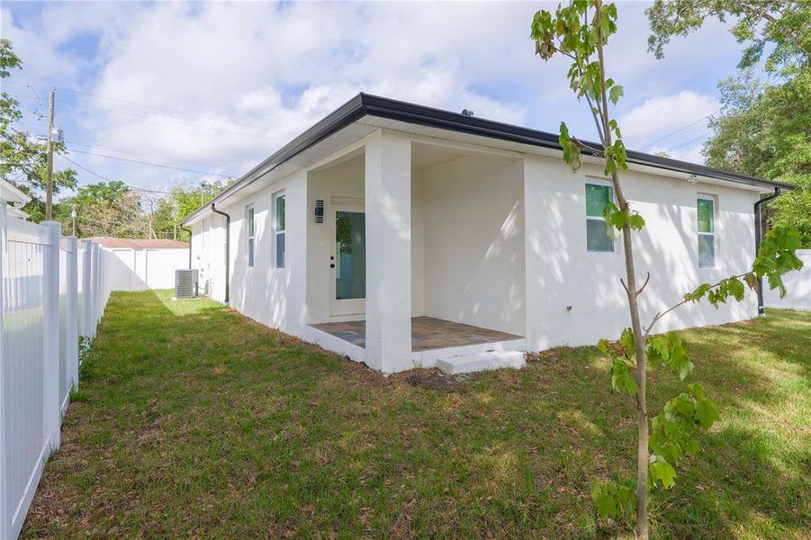 Front exterior of a new home in , Tampa, FL, highlighting curb appeal (Image 1). Front exterior of a new home in , Tampa, FL, highlighting curb appeal (Image 1).