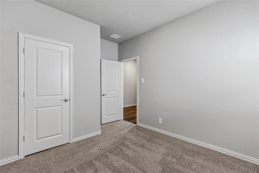 Spacious, unfurnished interior of a new home in Stratton Place, Greenville (Image 26).