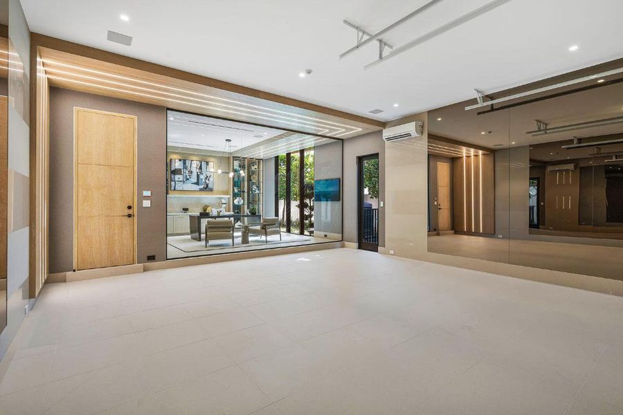 1520_Royal_Palm_Way_53