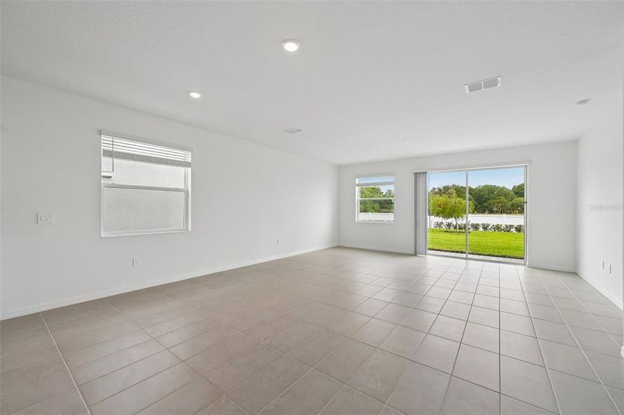 Spacious, unfurnished interior of a new home in Southpointe, Palmetto (Image 18). Spacious, unfurnished interior of a new home in Southpointe, Palmetto (Image 18).