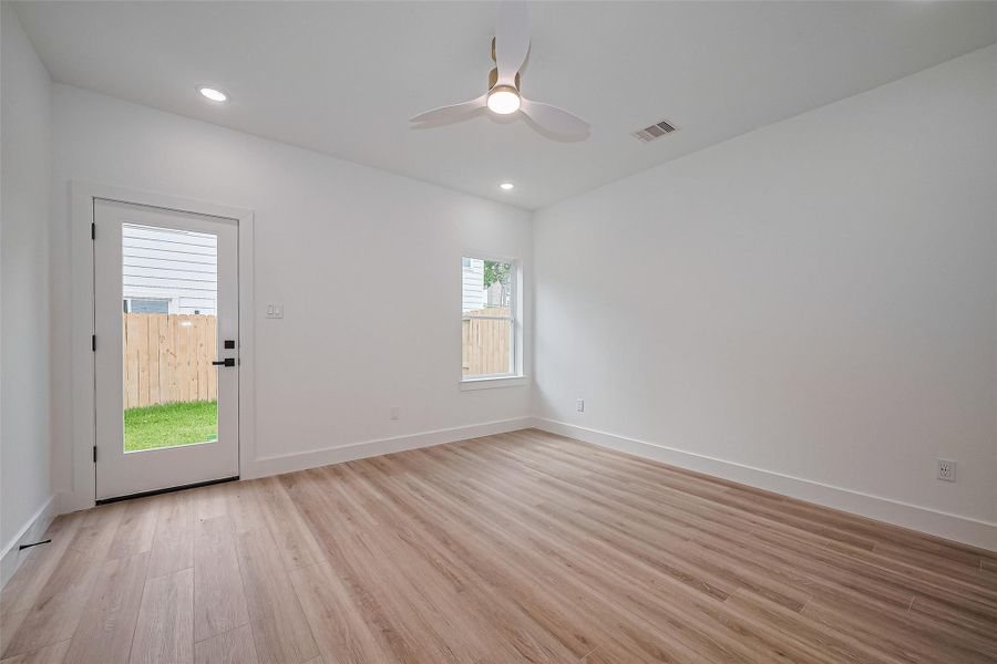 Spacious, unfurnished interior of a new home in , Houston (Image 39).