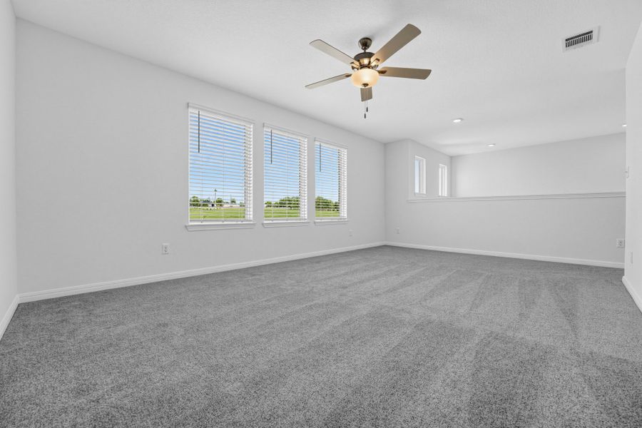 Spacious, unfurnished interior of a new home in Sunfield, Buda (Image 20).