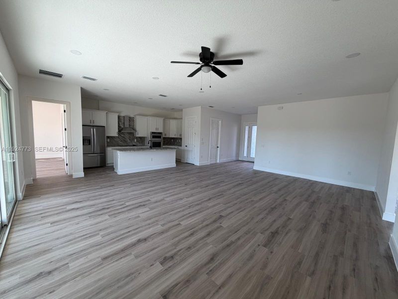 Spacious, unfurnished interior of a new home in , Placida (Image 11).