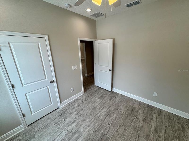 Spacious, unfurnished interior of a new home in , Dade City (Image 73).