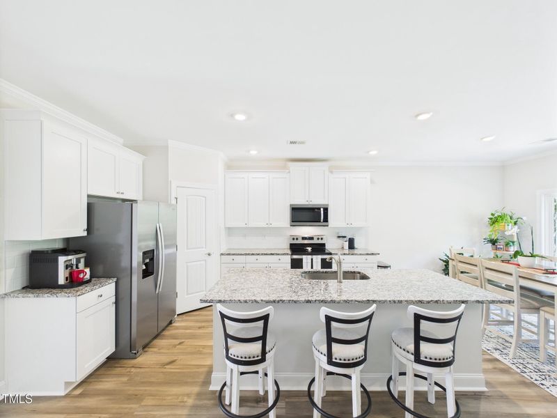 CAM01608G0-PR0104-STILL024