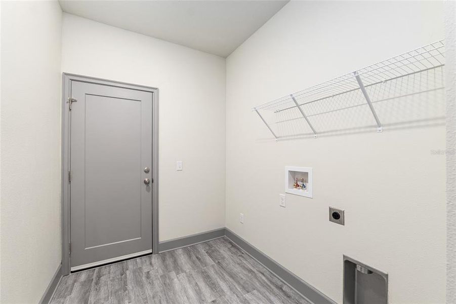 Spacious, unfurnished interior of a new home in , Fort White (Image 26).