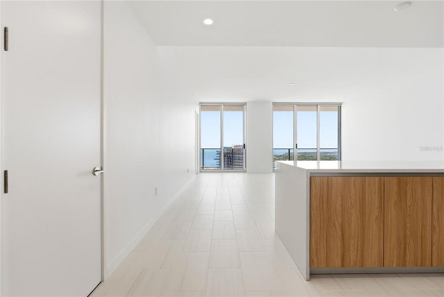 Spacious, unfurnished interior of a new home in , St. Petersburg (Image 25).