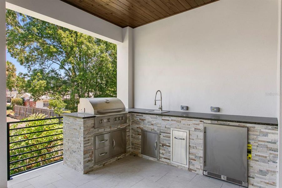 Exterior details and patio area of a home in , Tampa (Image 25).