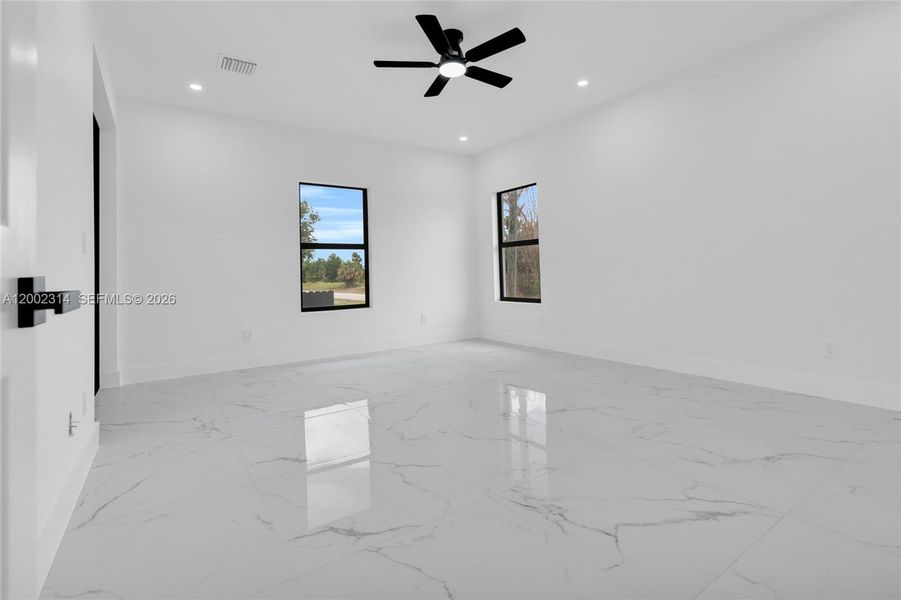 Spacious, unfurnished interior of a new home in , Lehigh Acres (Image 12).
