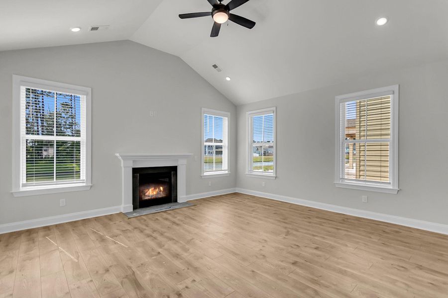 Spacious, unfurnished interior of a new home in Tidewater at Lakes of Cane Bay, Summerville (Image 20).