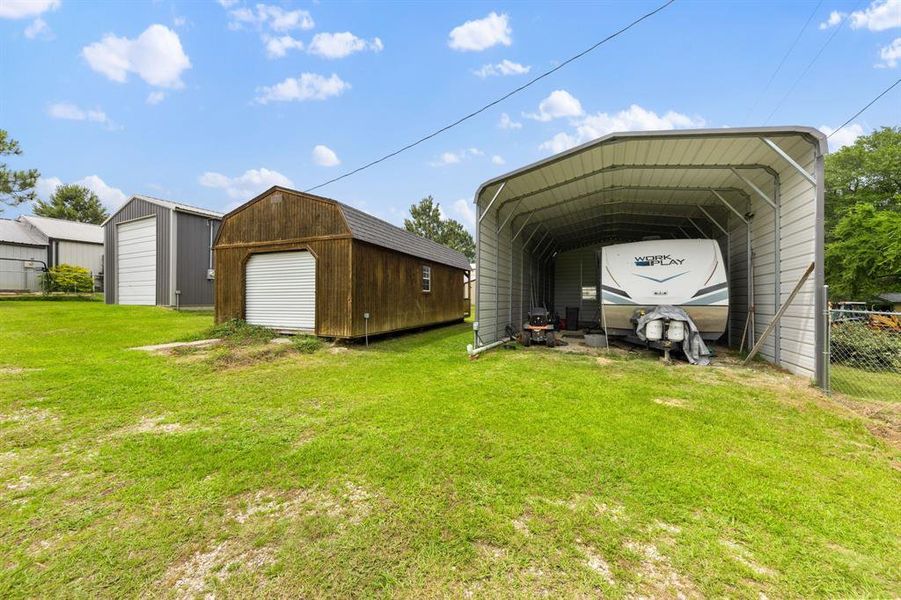 Exterior details and patio area of a home in , Wills Point (Image 20).