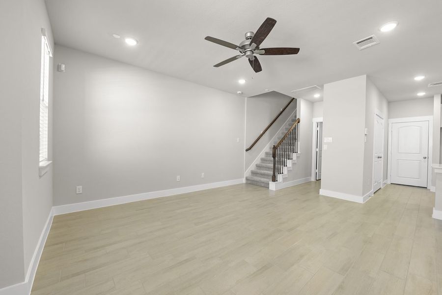 Spacious, unfurnished interior of a new home in Sierra Vista Townhomes, Rosharon (Image 9).