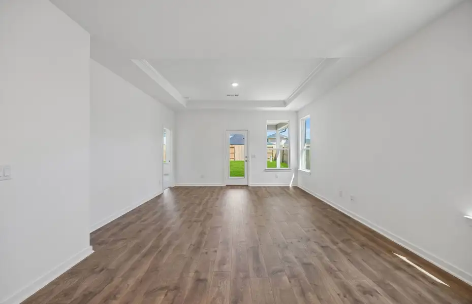 Spacious, unfurnished interior of a new home in Ryehill, Sugar Land (Image 22).