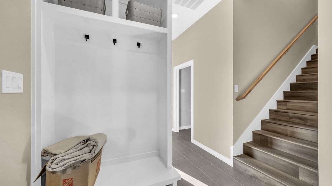 Spacious, unfurnished interior of a new home in Oak Water Ranch, Granbury (Image 19).