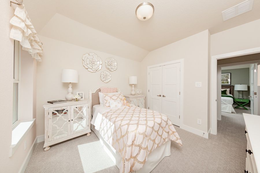 Representative furnished interior of a home built from the Sheffield by Beazer Homes in Bridgeland, Cypress (Image 11).