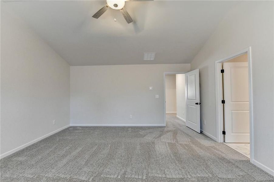 Spacious, unfurnished interior of a new home in , Auburn (Image 22).