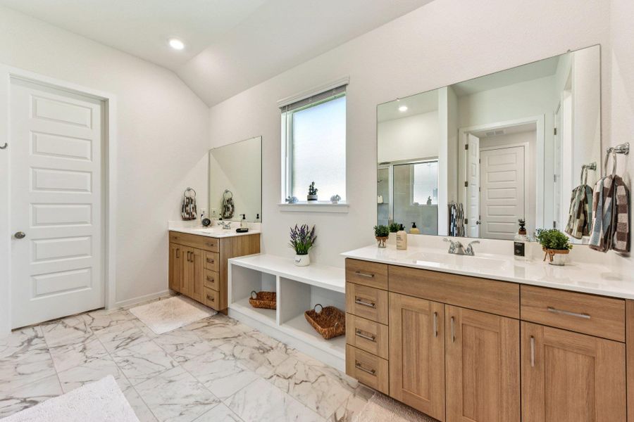 Furnished interior view inside a new home in Highland Village, Georgetown (Image 10).