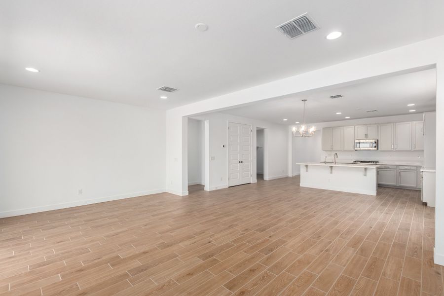 Spacious, unfurnished interior of a new home in Parkside, Avondale (Image 8).