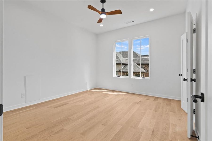 Spacious, unfurnished interior of a new home in , Alpharetta (Image 24).