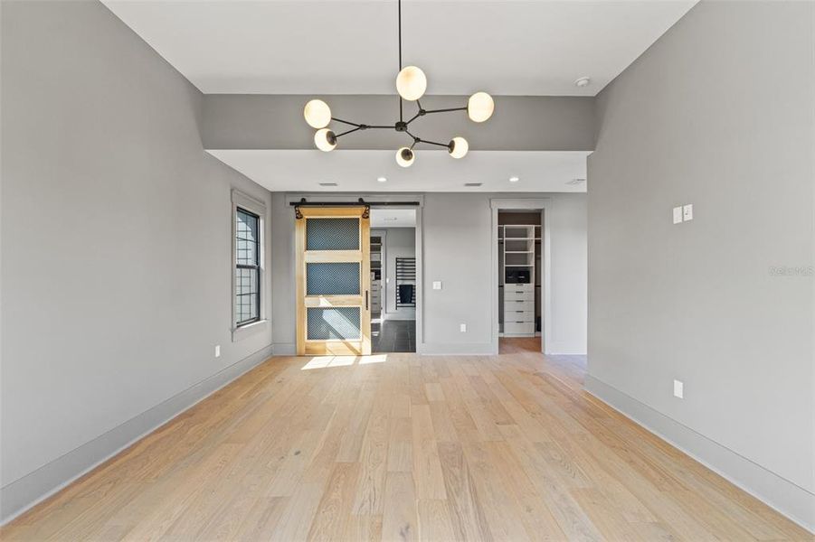 Spacious, unfurnished interior of a new home in , Tampa (Image 78).