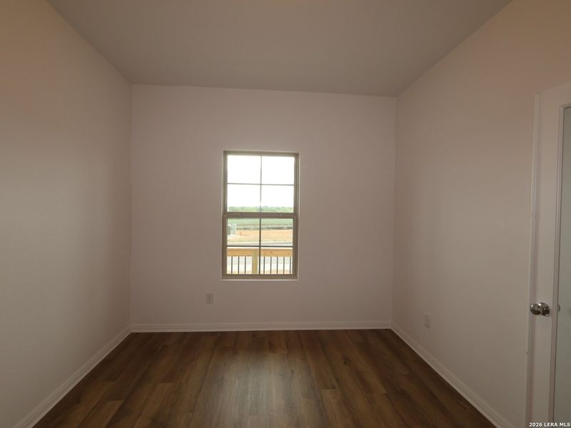 Spacious, unfurnished interior of a new home in Mesquite Ridge, San Antonio (Image 21).