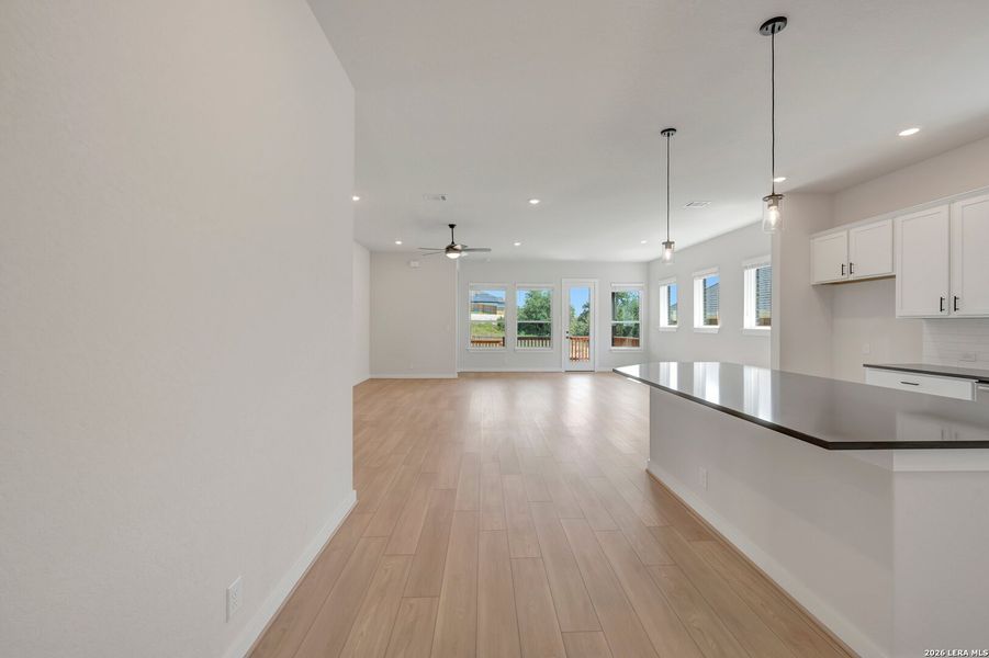 Spacious, unfurnished interior of a new home in Meyer Ranch – Select Reserve Series, New Braunfels (Image 11). Spacious, unfurnished interior of a new home in Meyer Ranch – Select Reserve Series, New Braunfels (Image 11).