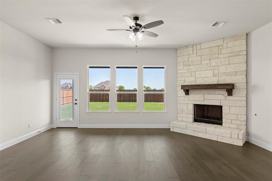 Spacious, unfurnished interior of a new home in Lovers Landing, Forney (Image 19). Spacious, unfurnished interior of a new home in Lovers Landing, Forney (Image 19).