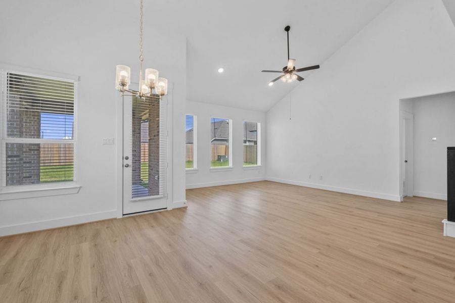 Spacious, unfurnished interior of a new home in Katy Lakes, Katy (Image 12).