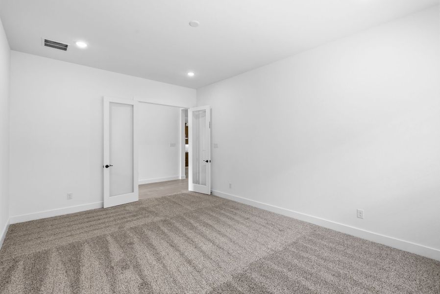 Spacious, unfurnished interior of a new home in Wood Leaf Reserve, Tomball (Image 15).