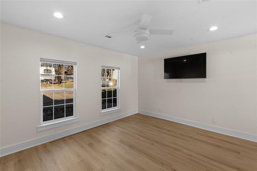 Spacious, unfurnished interior of a new home in , Gun Barrel City (Image 16).