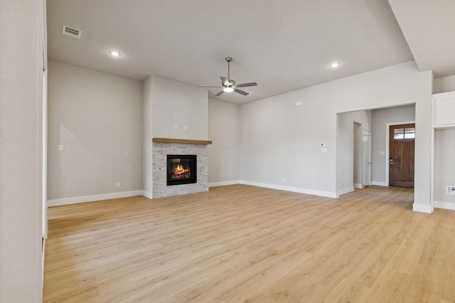 Spacious, unfurnished interior of a new home in Ellis Ranch Estates, Waxahachie (Image 28).