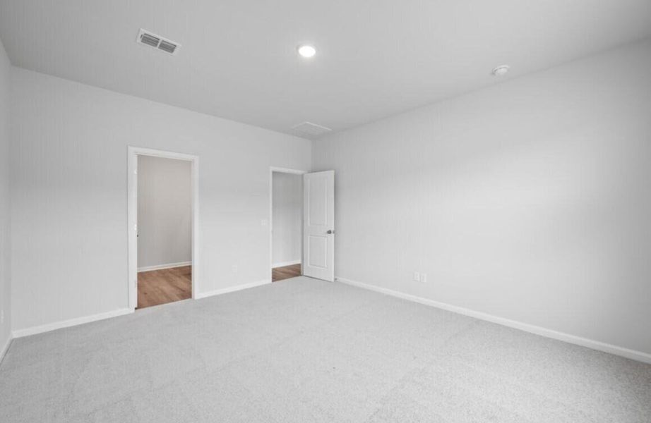 Spacious, unfurnished interior of a new home in Bradford Pointe, Summerville (Image 17).