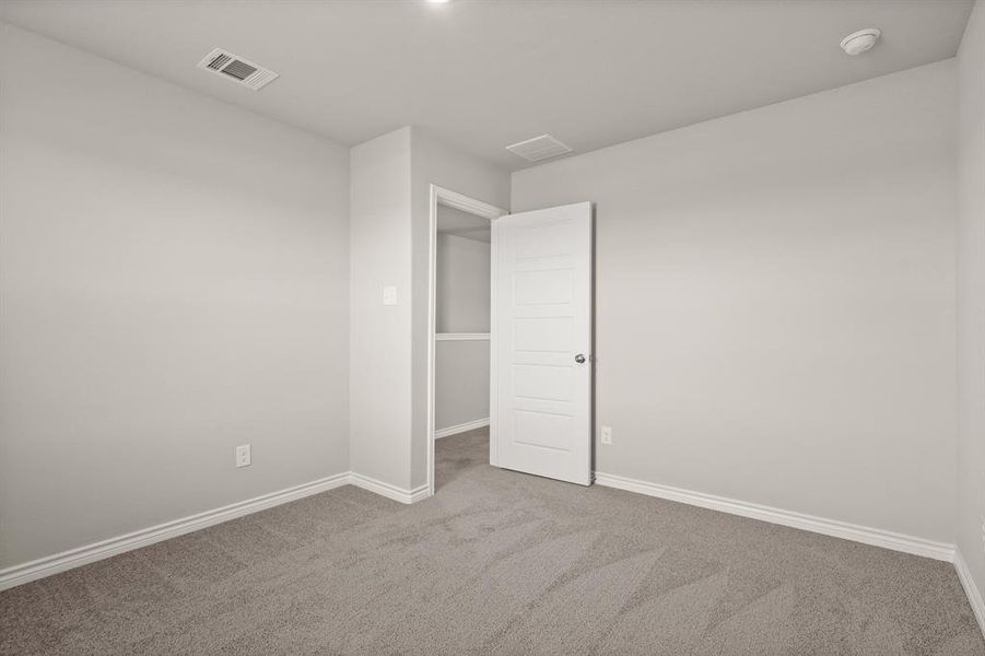 Spacious, unfurnished interior of a new home in Rocky Creek Crossing, Fort Worth (Image 24).
