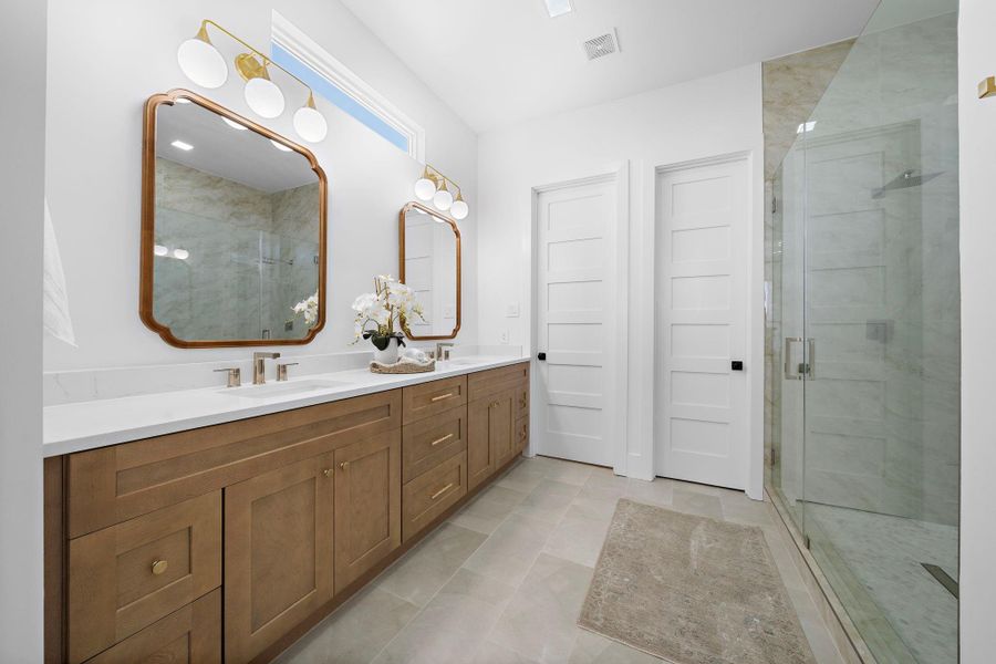 Third En-suite. Third En-suite.