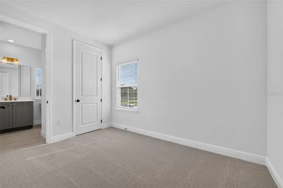 Spacious, unfurnished interior of a new home in Lake Cawood Cove, Windermere (Image 17).