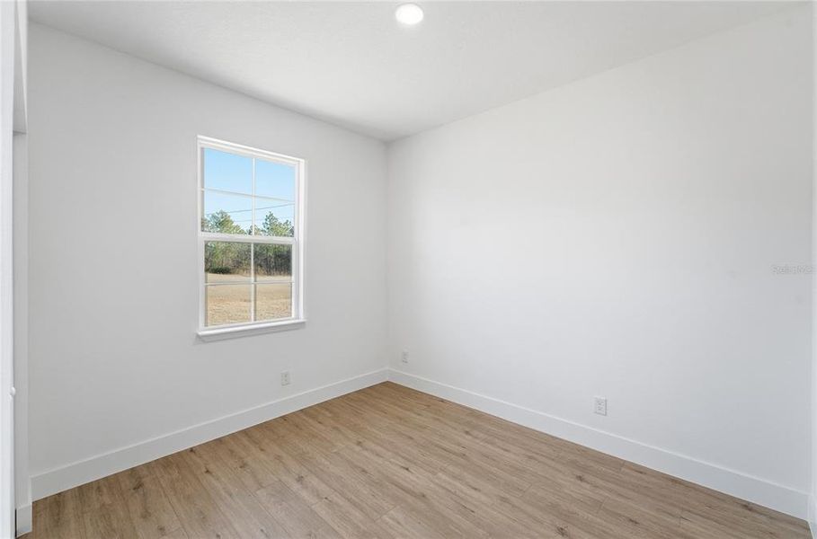 Spacious, unfurnished interior of a new home in , Citrus Springs (Image 18).