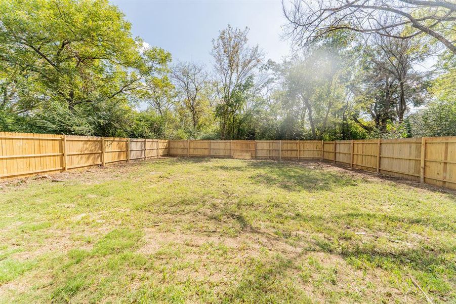 Exterior details and patio area of a home in , Sulphur Springs (Image 12).
