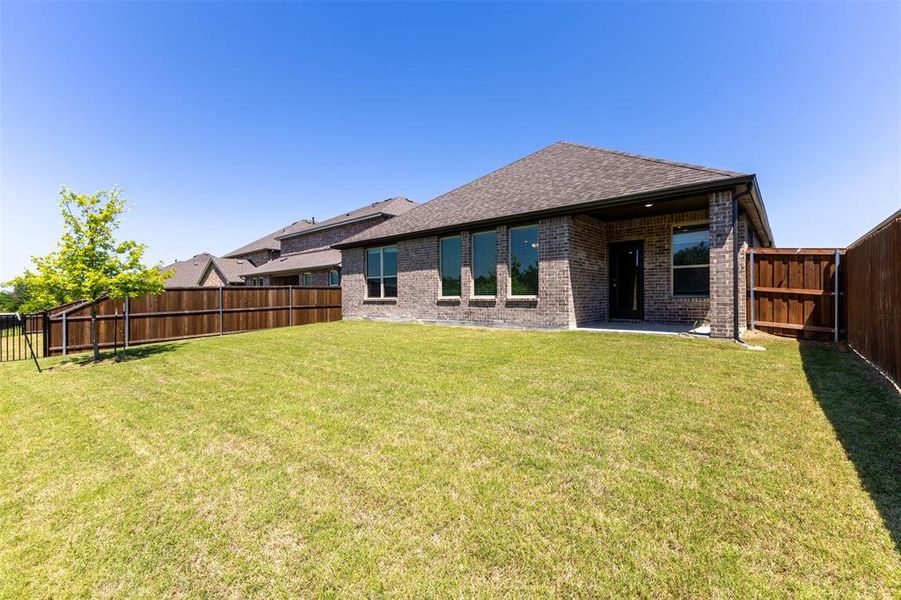 Exterior details and patio area of a home in , Forney (Image 4).