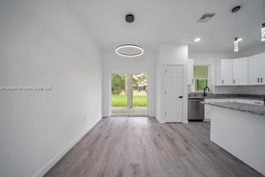 Spacious, unfurnished interior of a new home in , Sebring (Image 15).