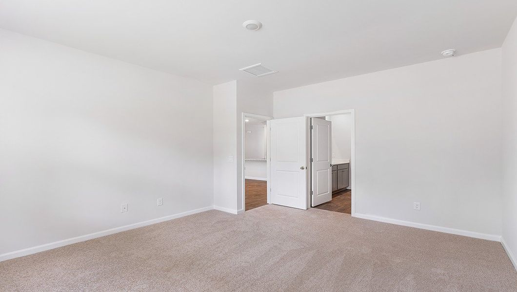 Spacious, unfurnished interior of a new home in Sherwood Manor, Atlanta (Image 14).