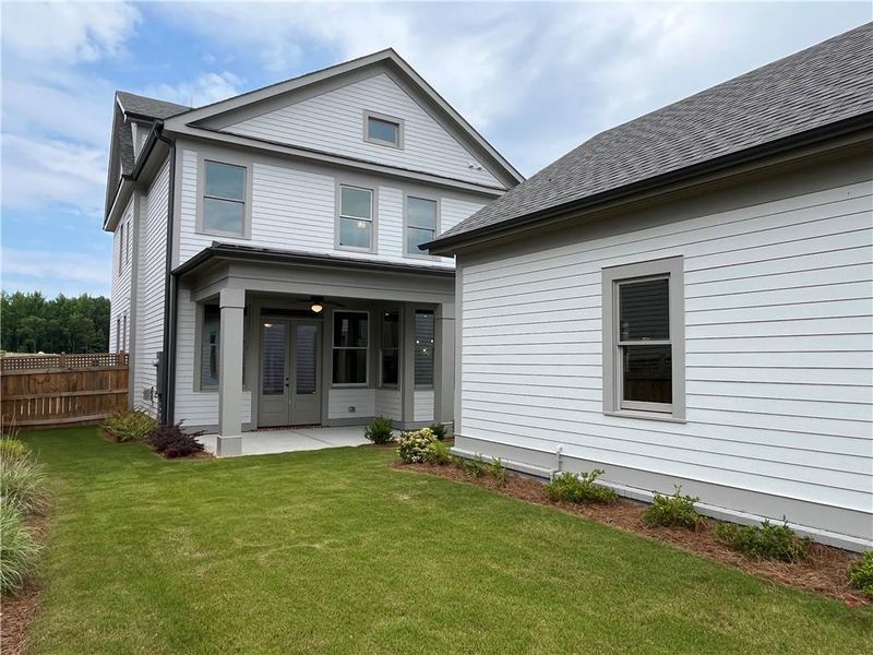Exterior details and patio area of a home in Eastmore, Conyers (Image 3).
