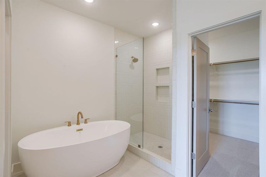 Furnished interior view inside a new home in , Fort Worth (Image 14).