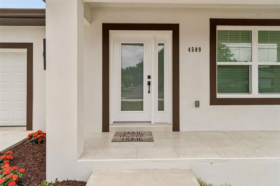 Exterior details and patio area of a home in , Tampa (Image 30).