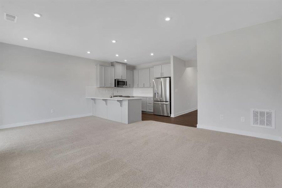 Spacious, unfurnished interior of a new home in Laurel Fields, Gainesville (Image 18).