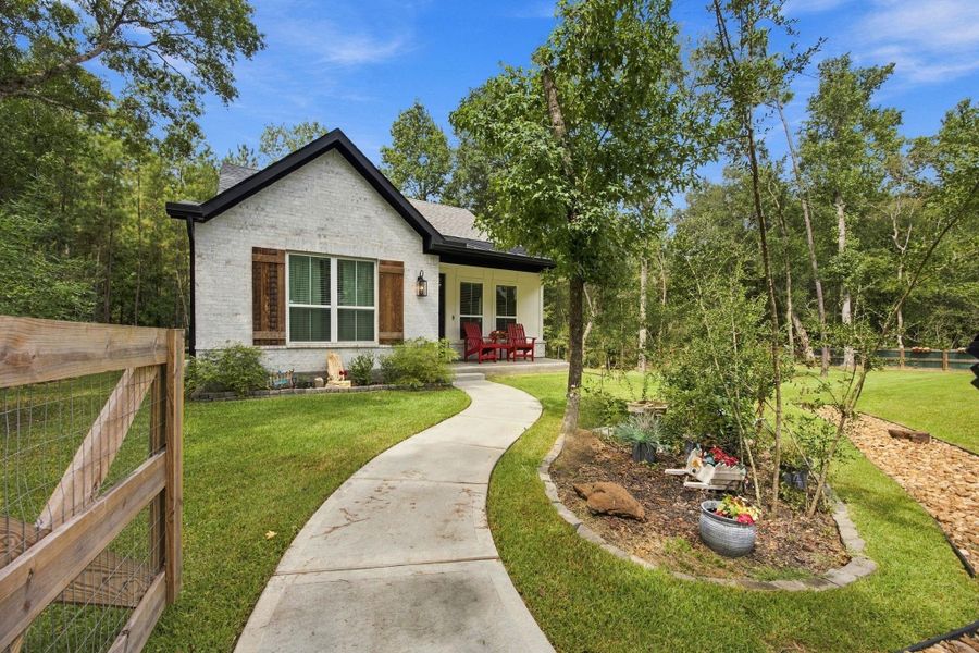 Front exterior of a new home in , Tomball, TX, highlighting curb appeal (Image 20).